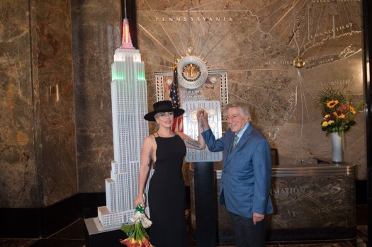 Co9bY_iW8AAIF-r.jpg_large